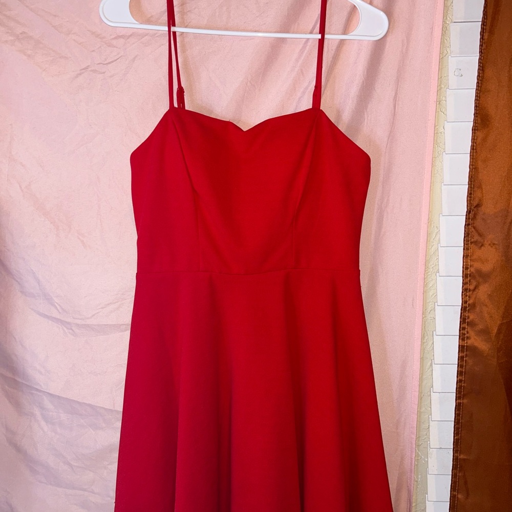 B. Smart Strapless Red Dress